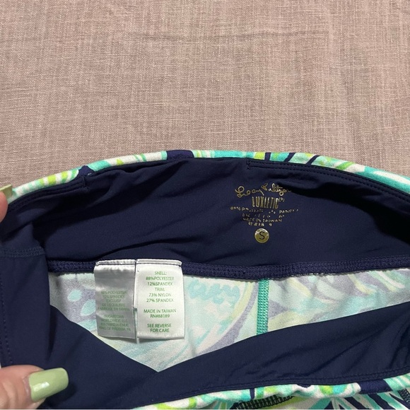 Lilly Pulitzer Luxletic Thea Weekender Crop Party like a Flock Star Size Small - Picture 3 of 8